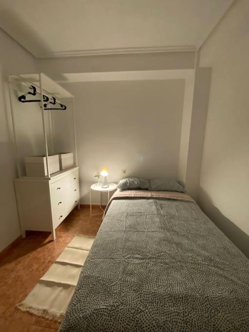 Rooms In Spacious Beach Flat In Valencia Valência Exterior foto