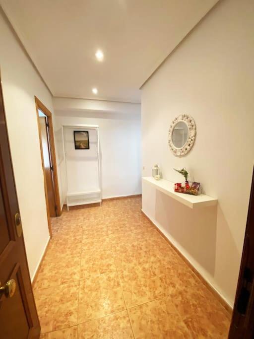 Rooms In Spacious Beach Flat In Valencia Valência Exterior foto