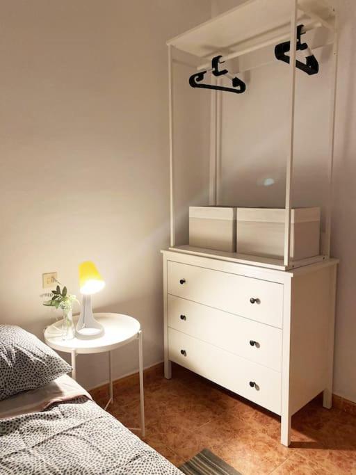 Rooms In Spacious Beach Flat In Valencia Valência Exterior foto